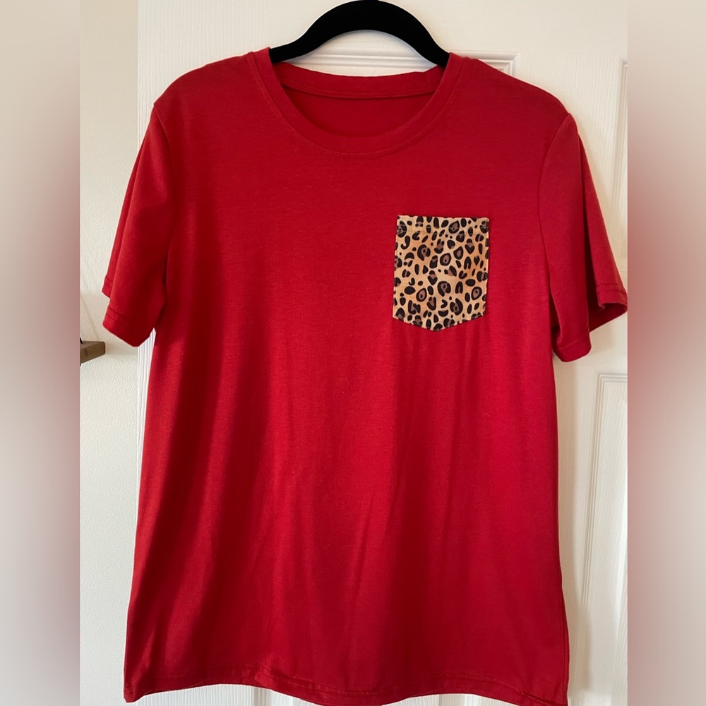Leopard Pocket Red T Women’s Size Small